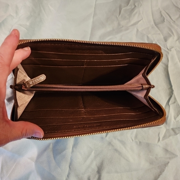 Michael Kors basket weave leather wallet - Picture 3 of 3